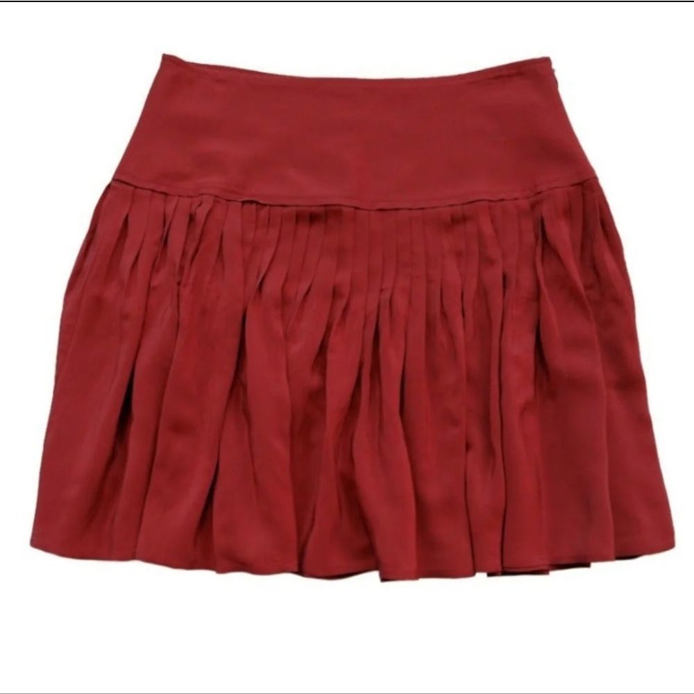 BNWOT Ann Taylor LOFT red pleated mini skirt - Picture 3 of 6